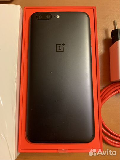 OnePlus 5, 6/64 ГБ