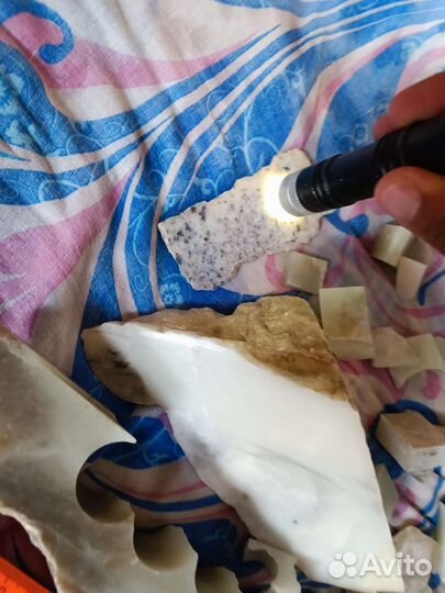 Натуральный белый нефрит из Бурятии