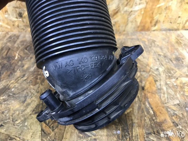 Патрубок воздушного фильтра Volkswagen Jetta 6