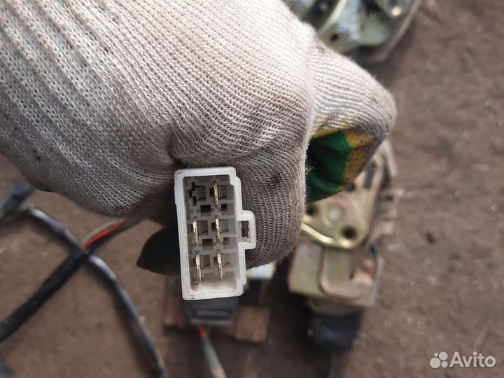 Замок двери mazda 323 BA