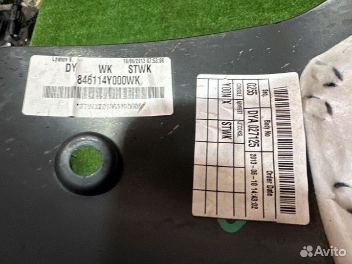 Консоль между сидений Kia Rio 3 Hb 1.4 G4FA 2013