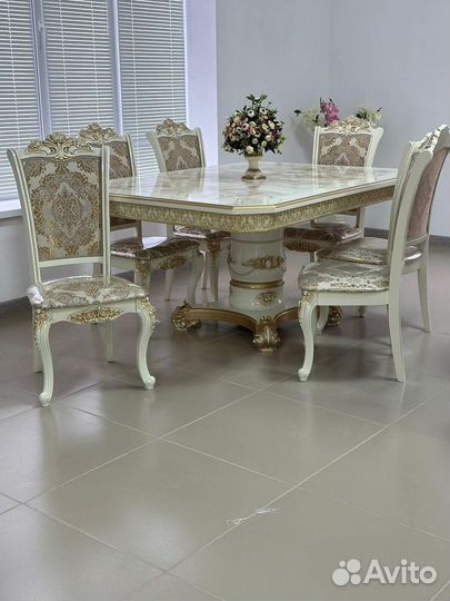 Стол и стулья для кухни. В наличии