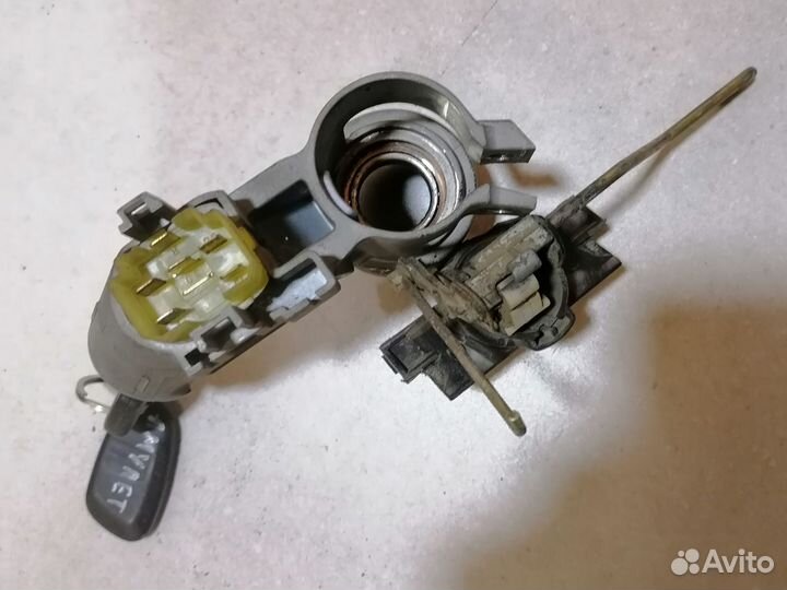 Замок зажигания и личинка багажника Chery Amulet