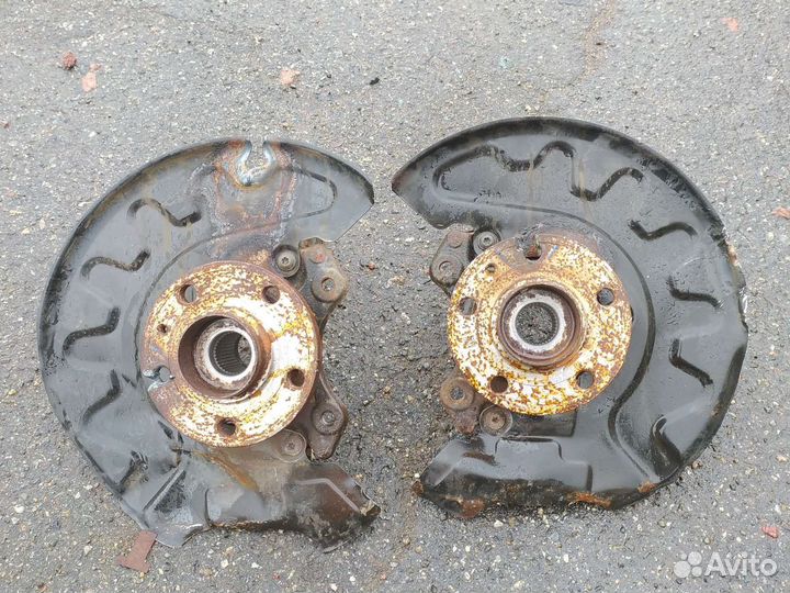 Поворотный кулак skoda rapid