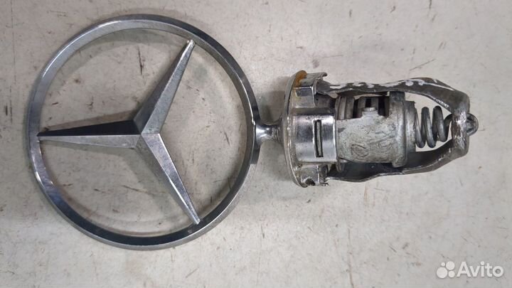 Эмблема Mercedes 124