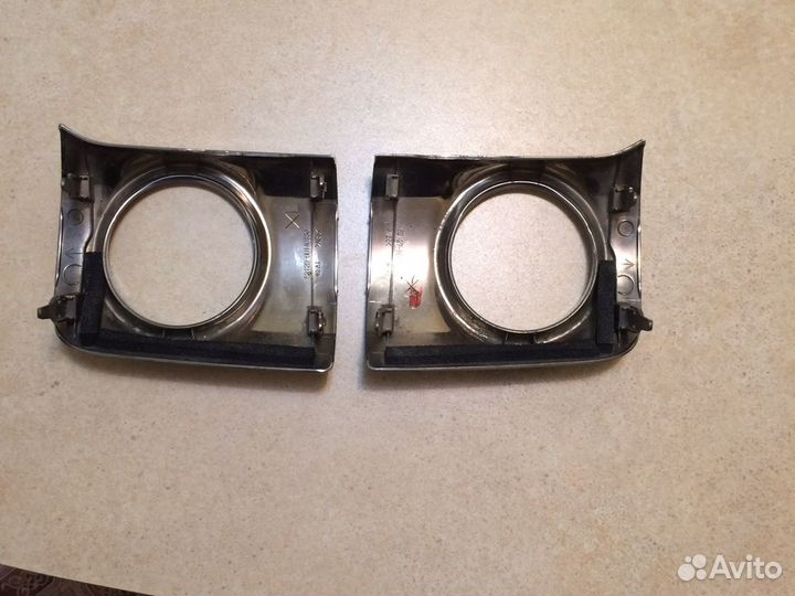 Накладки на противотуманки Lexus LX570