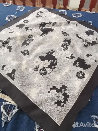 Черно белый стильный платок италия