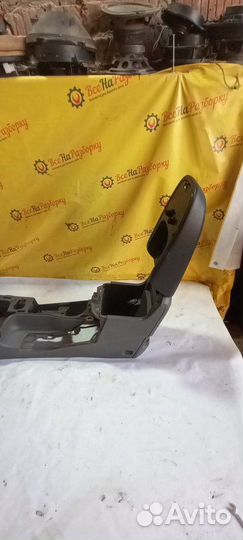 Подлокотник Форд Фокус 2 Рестайлинг седан 1 2009