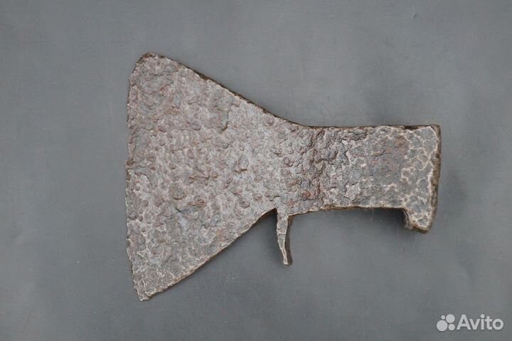 Топор старинный, кованый. (214-9)