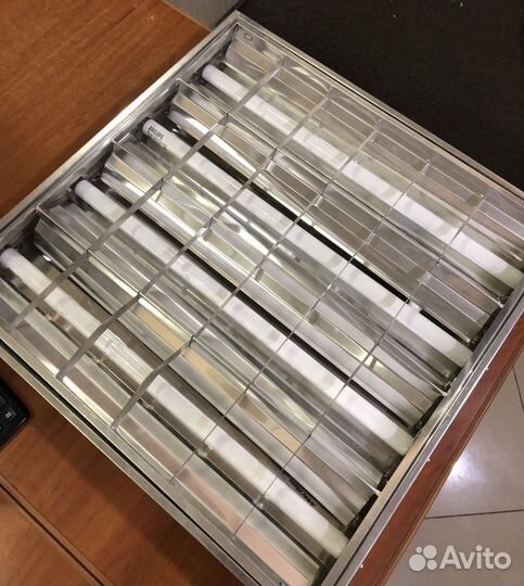 Светильник растровый, встраиваемый в потолок