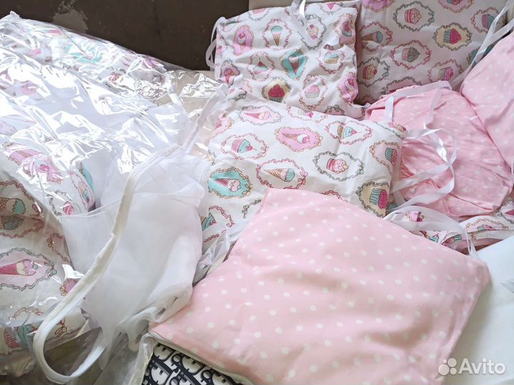 Комплект в детскую кроватку с бортиками