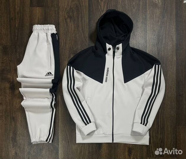 Спортивный костюм adidas