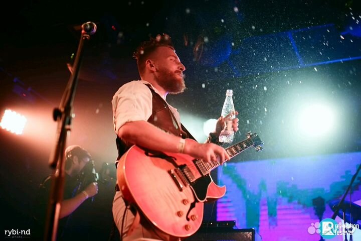 Уроки игры на гитаре и фортепиано