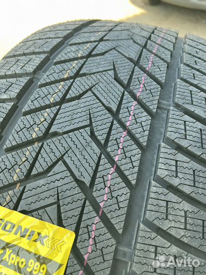 Sonix WinterXPro 999 275/40 R21 и 315/35 R21 122U