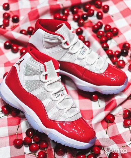 Nike Air Jordan 11 Varsity Red