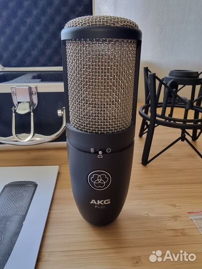 Студийный микрофон AKG P-420