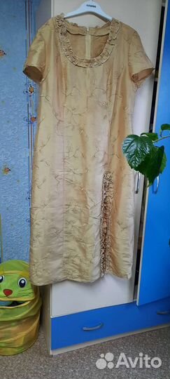 Платье нарядное из парчи 50 52