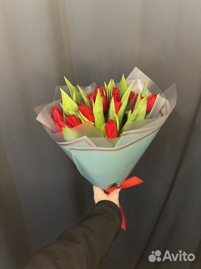 Красные тюльпаны