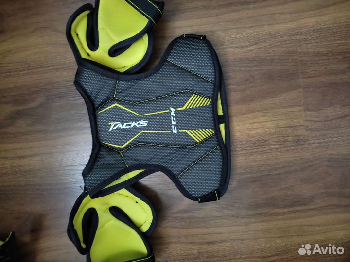 Нагрудник хоккейный ccm