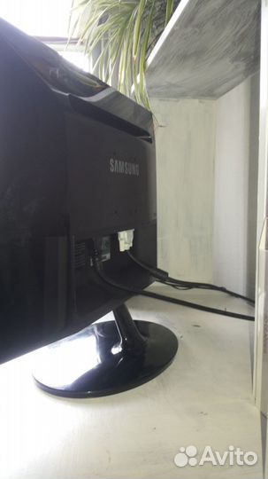 Монитор 22 дюйма