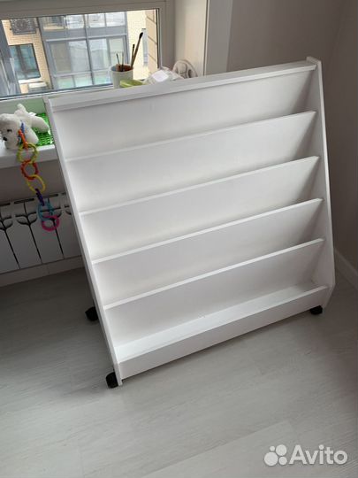 Стеллаж для книг монтессори