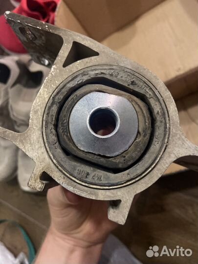 Сайлентблок нижнего попер. переднего рычага gla