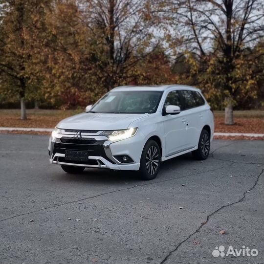 Mitsubishi Outlander 2.0 CVT, 2022, 20 км