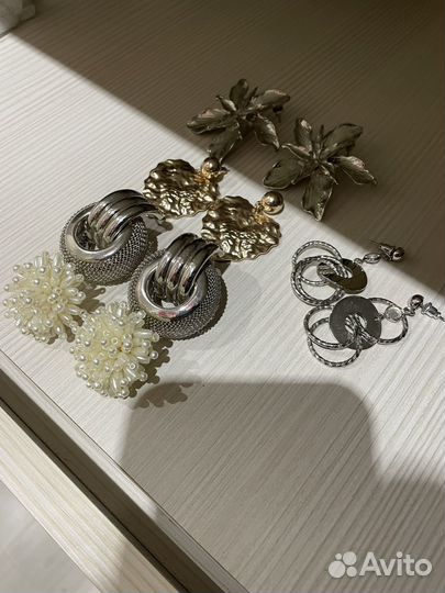 Серьги 5 пар, браслеты