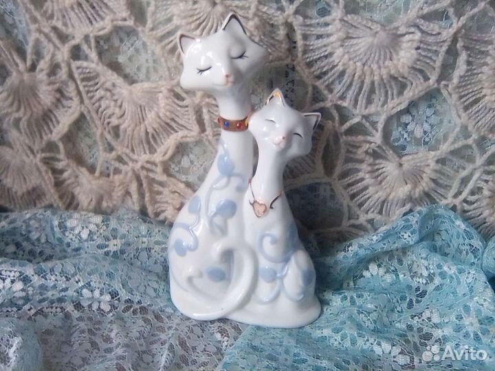 Фарфоровая статуэтка Котики