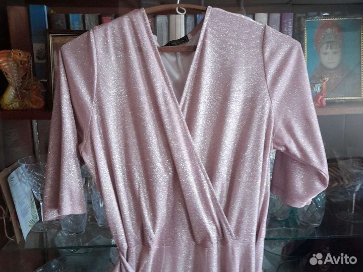 Платье длинное р50, туфли р 40,одето было 1 раз