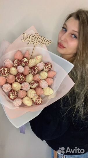 Букет с клубникой в шоколаде/ наборы / 8 марта