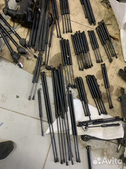 Упоры (Амортизаторы) капота и багажника BMW