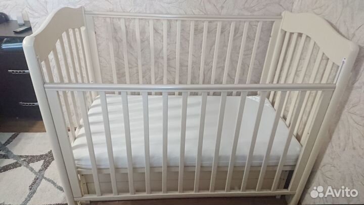 Продам крепкую детскую кроватку