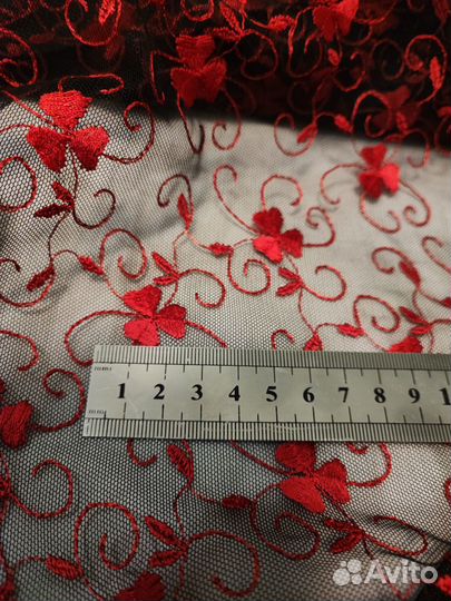 Ткань. Вышивка вискозой по сетке