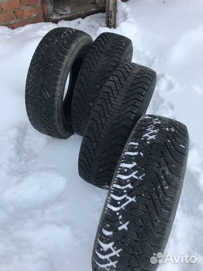 Goodyear UltraGrip 500 215/70 R16 100T