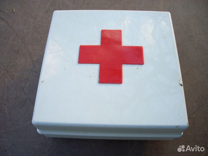 Штатная аптечка из кунга армейской машины