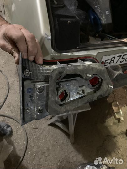 Задний фонарь на крышке багажника Шевроле Круз