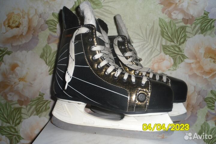 Коньки хоккейные