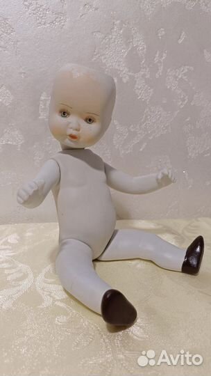 Кукла фарфоровая