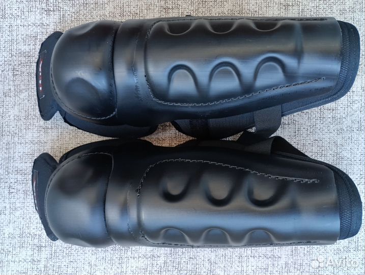 Щитки хоккейные детские 10