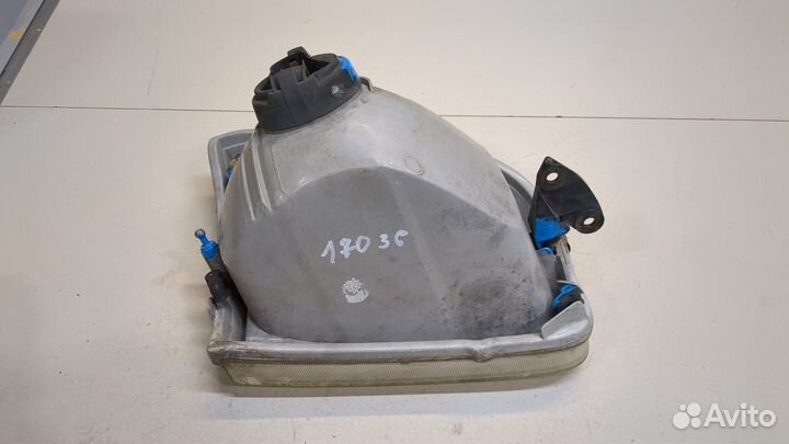 Фара (передняя) Toyota Sequoia, 2003