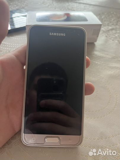 Телефон Samsung j3