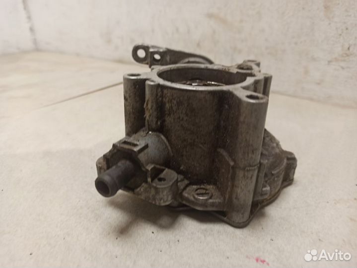 Вакуумный насос двигателя