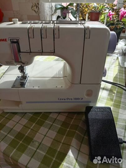 Швейная машина Janome cover pro 1000 cp