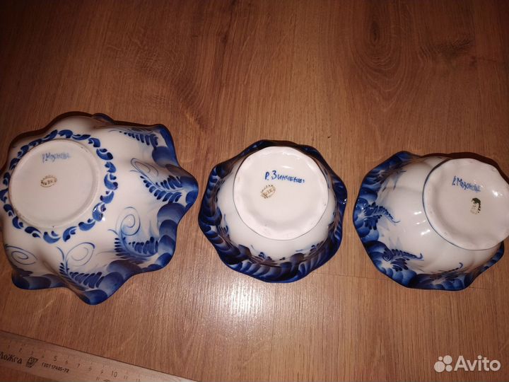 Салатники бронь, доска и кувшин Гжель