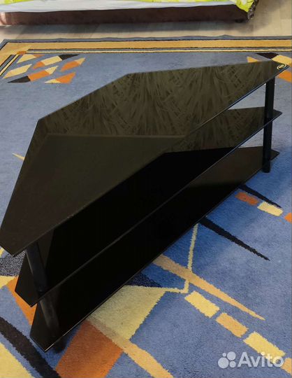 Стеклянная тумба под тв