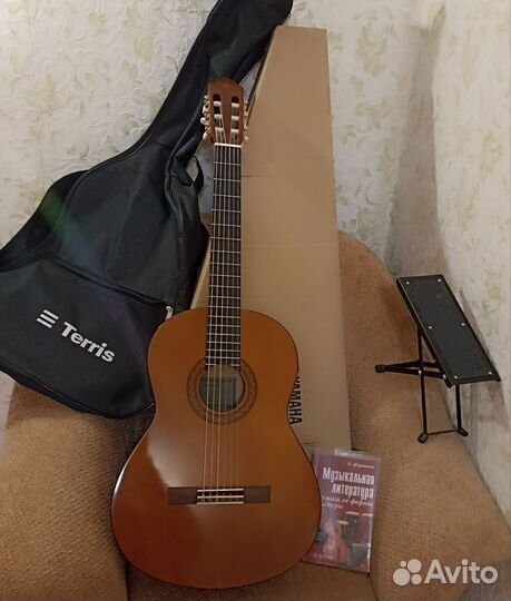 Классическая гитара yamaha c40