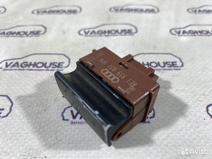 Кнопка багажника Audi A4 B6 8E 1.8T AMB 2004