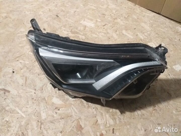 Фара правая Toyota Rav4 Led 2017 год