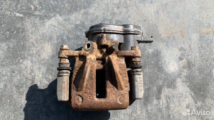 Суппорт тормозной задний правый Range Rover Evoque